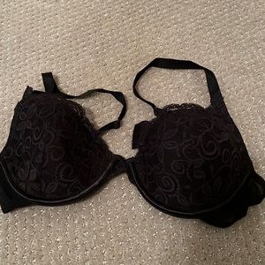 NWOT black lace padded Wonderbra, size 38C.